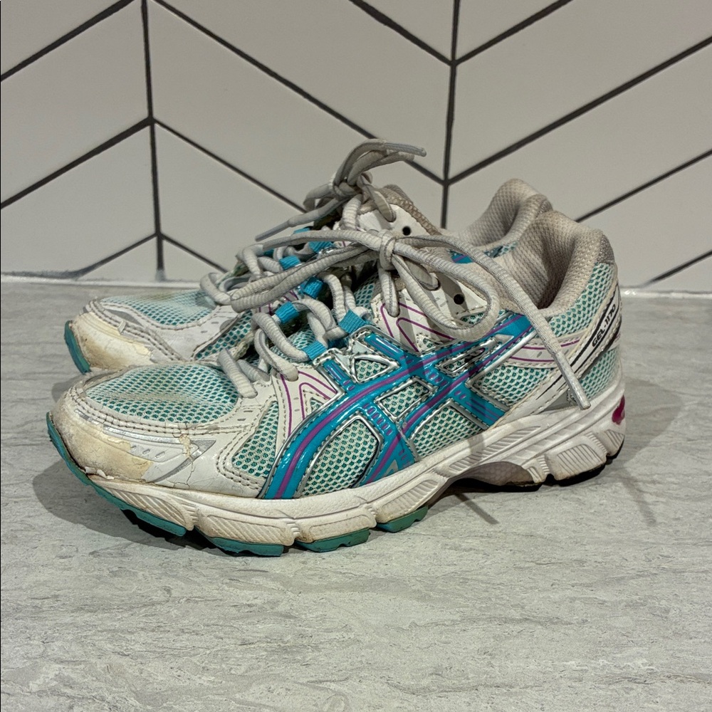 *Free with $20 Purchase* ASICS 1Y Kids Running Shoes - Play Condition